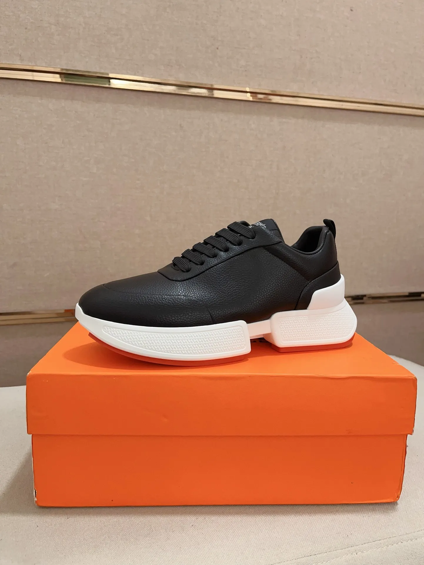 Men's clothing and shoes💰: 442💰《HERMES》【Classic original single version】Hermès; top 🔝purchase agent🔍🔍men's latest 🇺🇸 counter sales simultaneously, imported from Italy original ▲▲cowhide ▲▲ (high-end, nobility, class) ) Exquisite workmanship (Italian 🇮🇹 imported water-dyed 🐂 cowhide lining) sole: original sole provided by the original factory, ⚠️exclusive double-layer activity·TPR·rubber·combined molded outsole; super comfortable·wear-resistant·non-slip·environmental protection The real thing is more beautiful if you take the real thing (high quality, follow the order). You can enter and exit the counter at will * Number of yards: 38-44 (45 can be customized and cannot be returned or exchanged)